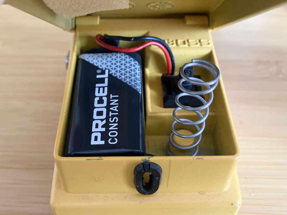 BOSS VE-5 【電池一度入れただけです(^o^)】 エフェクターを動かす〜電池の入れ方〜 - エフェクターノート