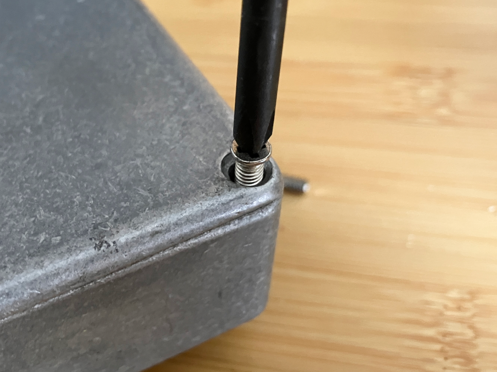 エフェクターを動かす〜電池の入れ方〜 - エフェクターノート