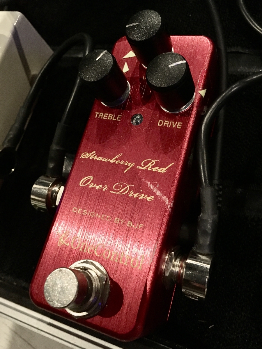 One Control Strawberry Red Over Driveの画像です