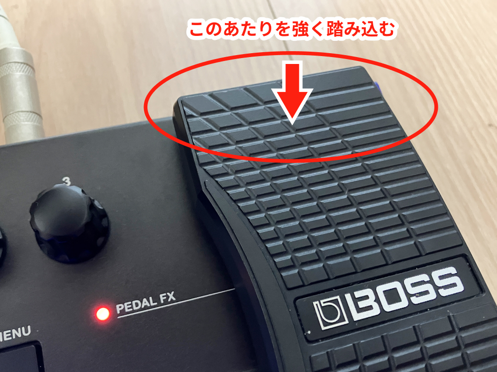 BOSS GT-1のワウのONにする画像です