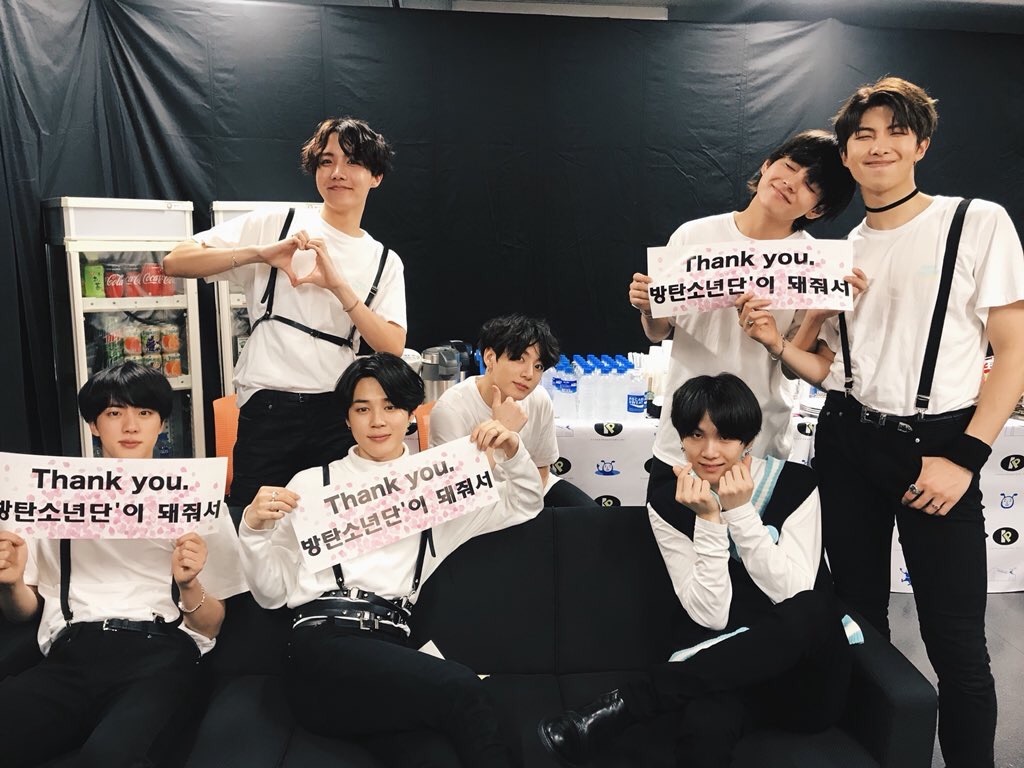 BTS JAPAN OFFICIAL FANMEETING VOL.4 ~Happy Ever After