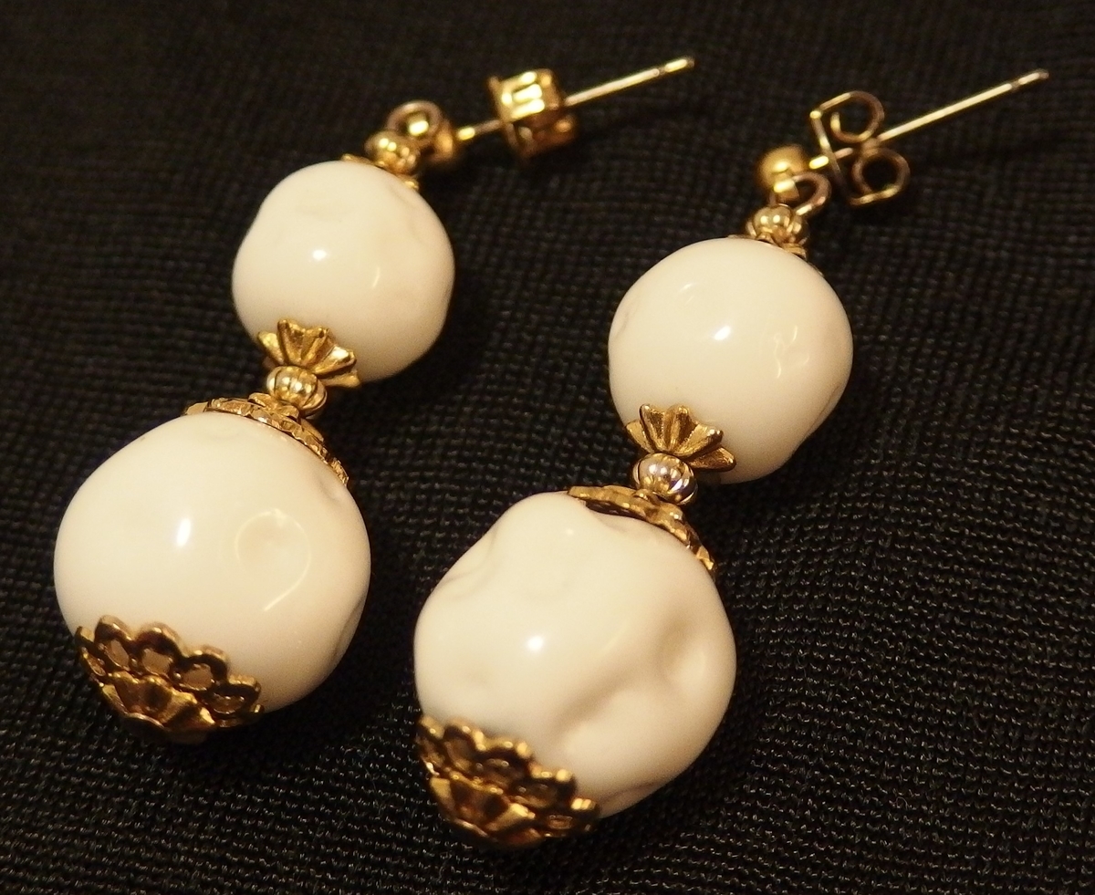 ミルクガラス　ピアス