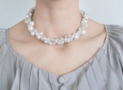 ロングパールネックレス　つけ方アレンジ