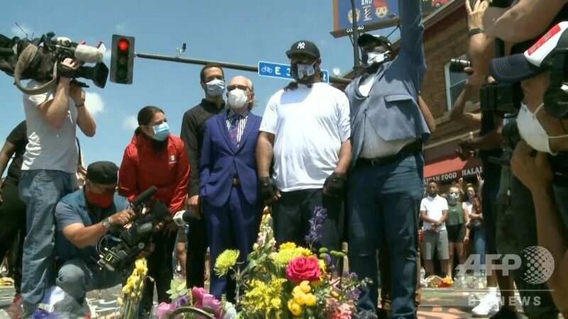 字幕:「暴力的なデモやめて」 ジョージ・フロイドさんの弟、事件現場を訪問