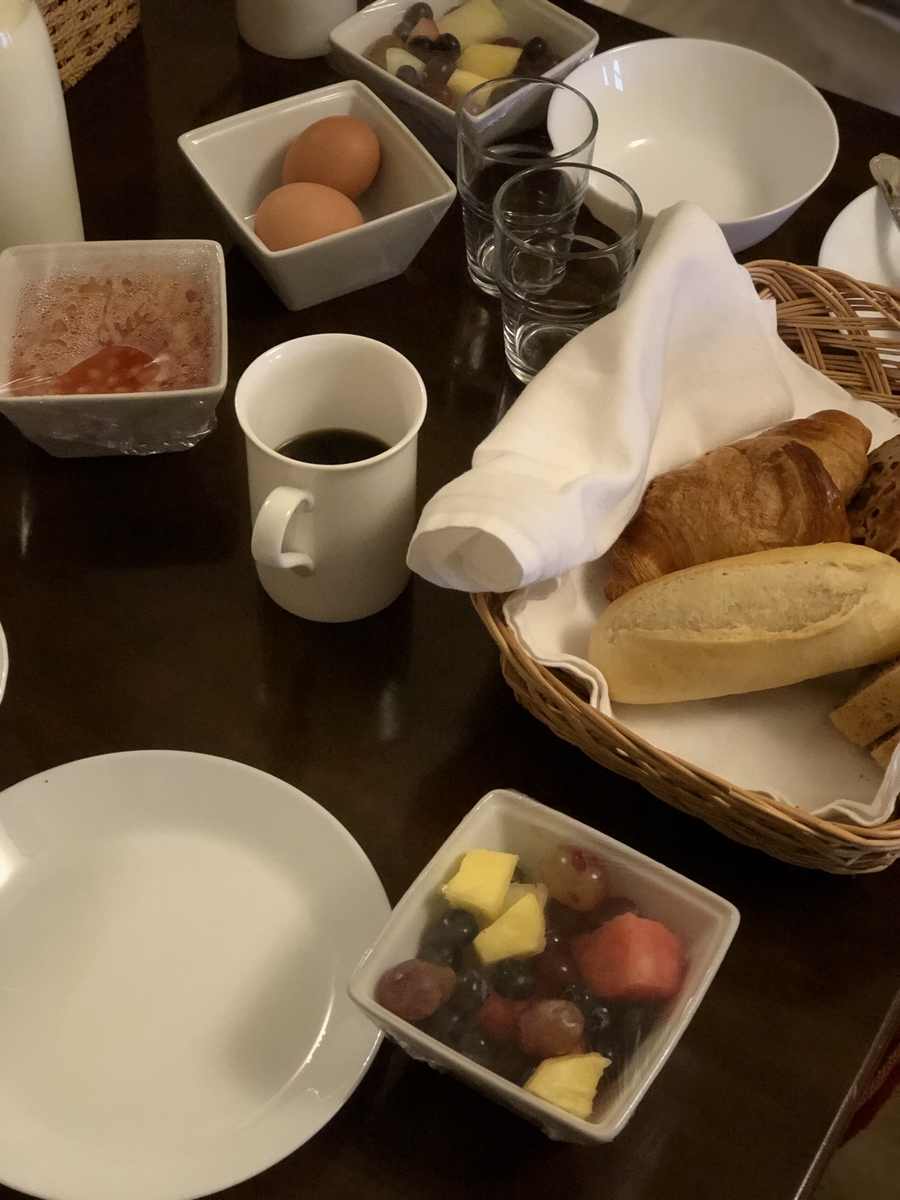 朝食を並べたところ