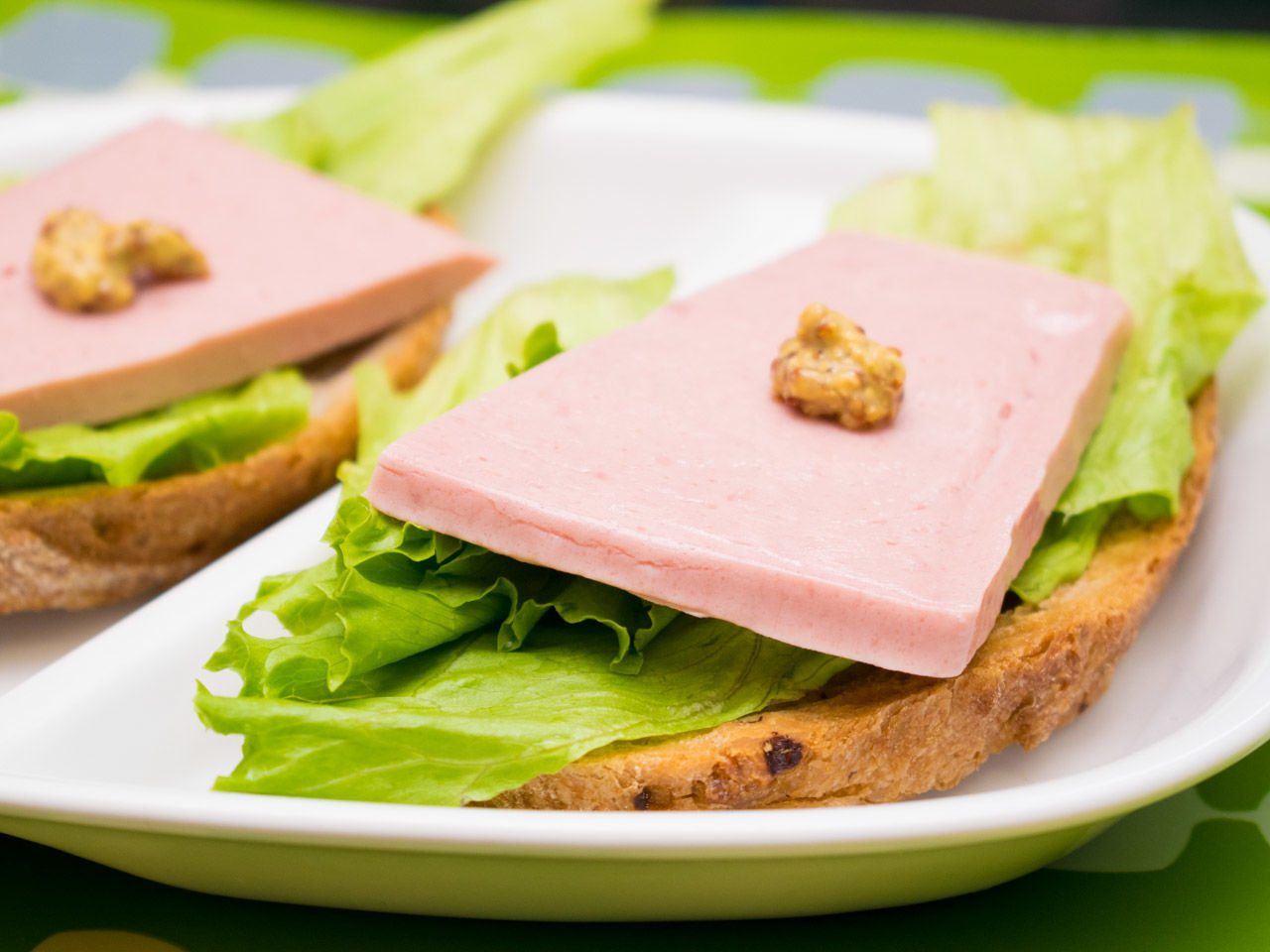 これは最高のやつ 老舗 日進ハム のソーセージ ハム ベーコンが全部カッコイイ メシ通 ホットペッパーグルメ