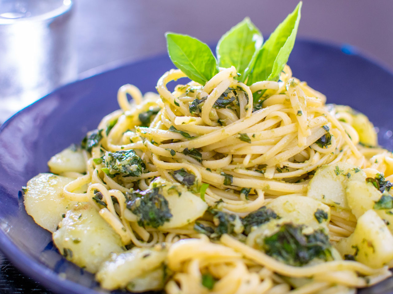 ベランダ栽培 バジル がワサワサ育ってきたので すり鉢でジェノベーゼソースを作ってみたら絶品でした メシ通 ホットペッパーグルメ