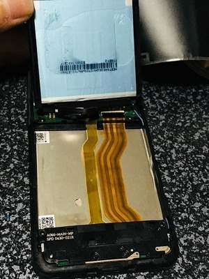 SH-M05分解 バッテリーの下.jpg