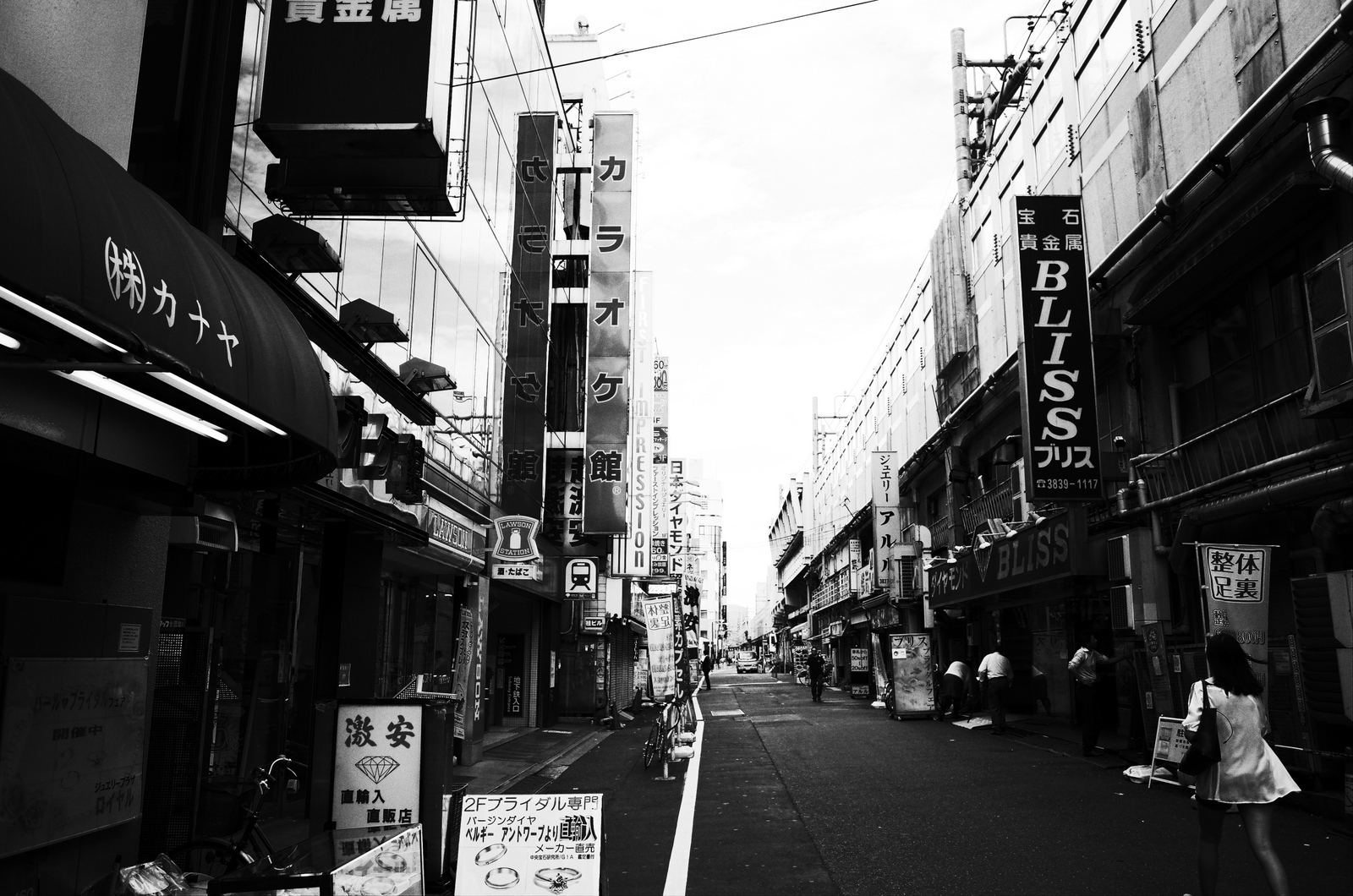 0147 日本唯一の宝飾問屋街 ジュエリータウンおかちまち をricoh Grのハイコントラスト白黒で撮る Grすきゃん Ricoh Grで撮る日常