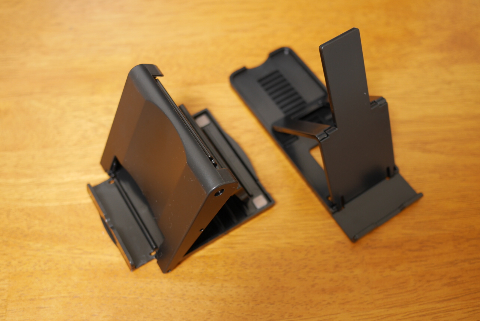 100円ショップのseria セリア で買った Ipadやandroidタブレット用スタンドがシンプルデザインで素晴らしい 最近買ってよかったものらぶ