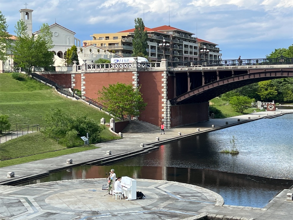 野田九浦ーー「歴史人物画」の大家。「春塵や遅筆に画絹白きまま