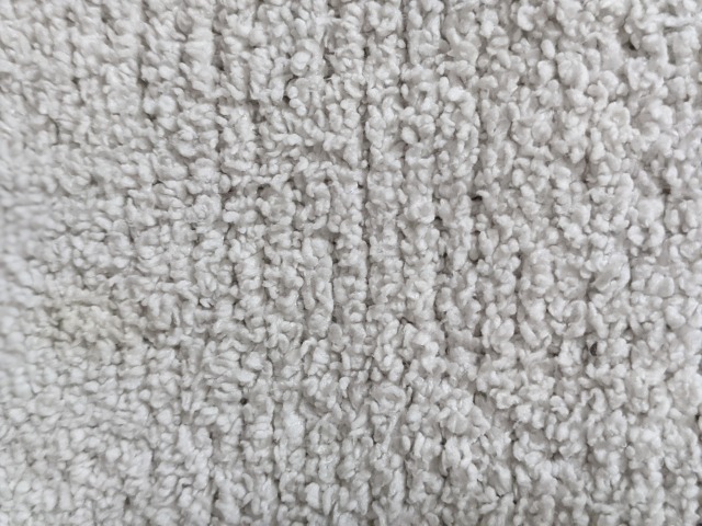 洗濯乾燥後のカシウエアの座面部分。へたりは改善されているが、ふわふわ感はやや控えめ。