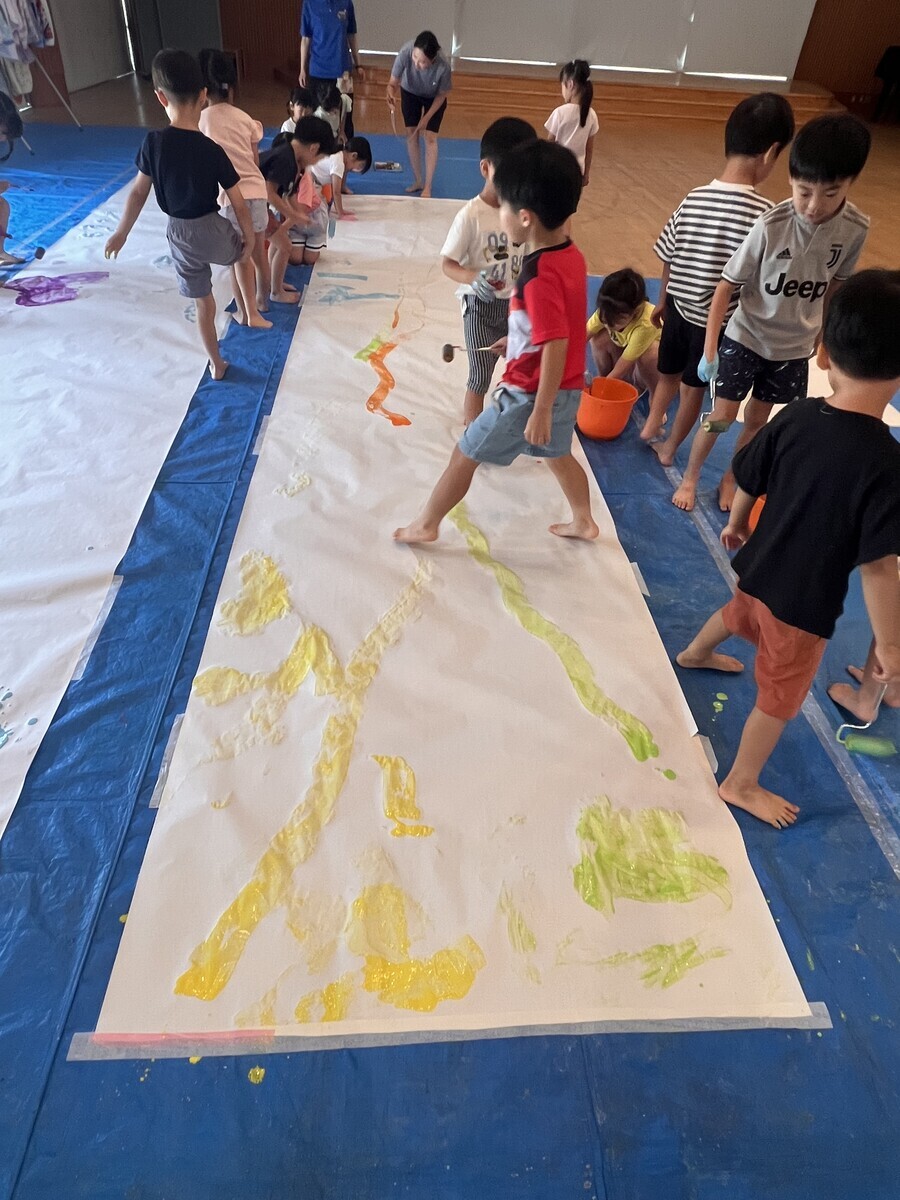 ボディペィンティング＆プール活動 - くずはローズ幼稚園の日記(枚方市