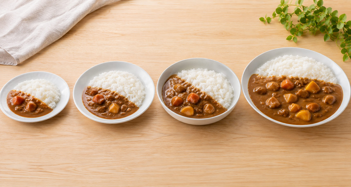 カレーに合うご飯の量を比較できる小盛り・普通盛り・大盛りのカレーライス