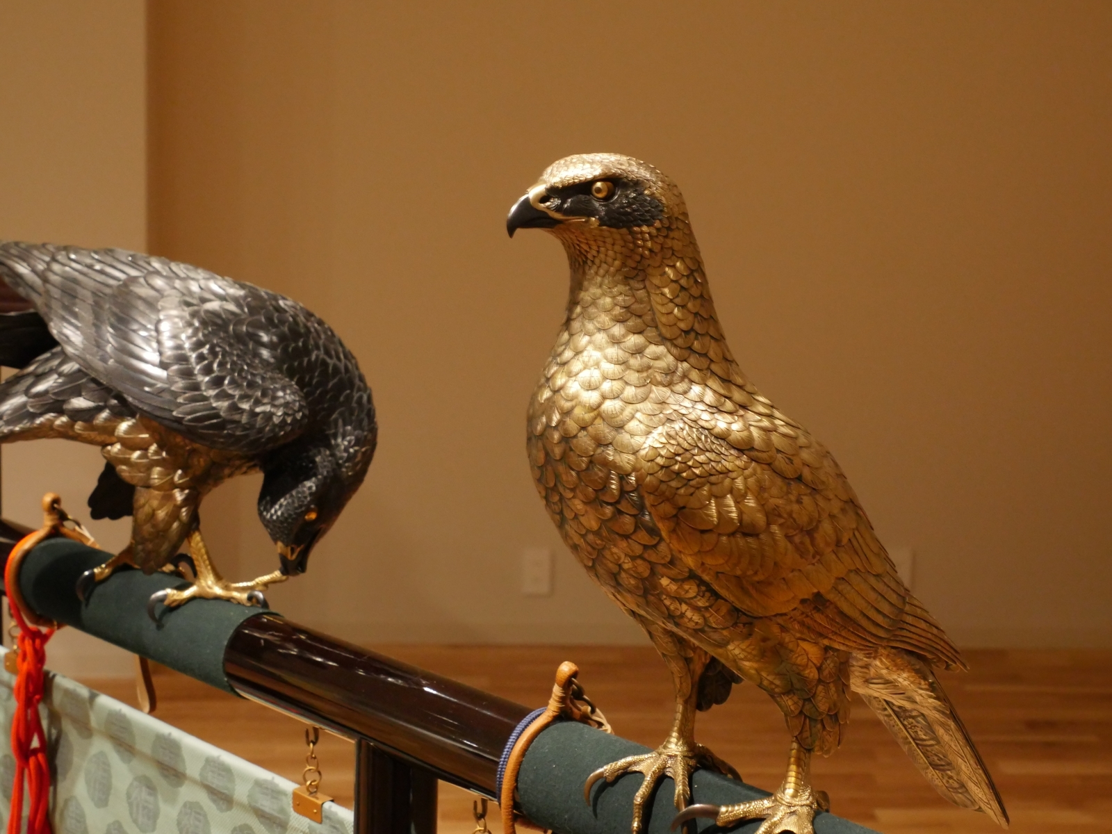 鷹工芸品 楽天市場】純金 白鷹 E 130g ( 光則（金工芸） 木札名入れ有料 高級