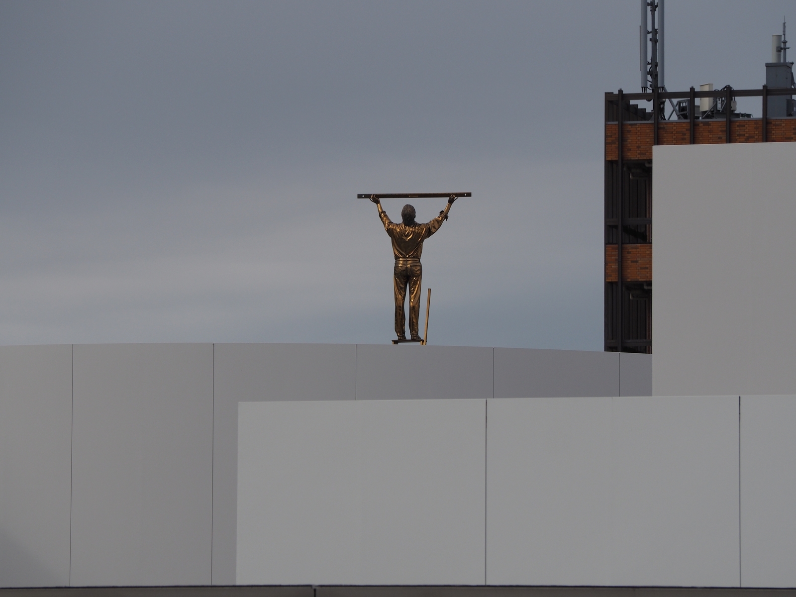 金沢21世紀美術館「雲を測る男」 - 金沢おもしろ発掘