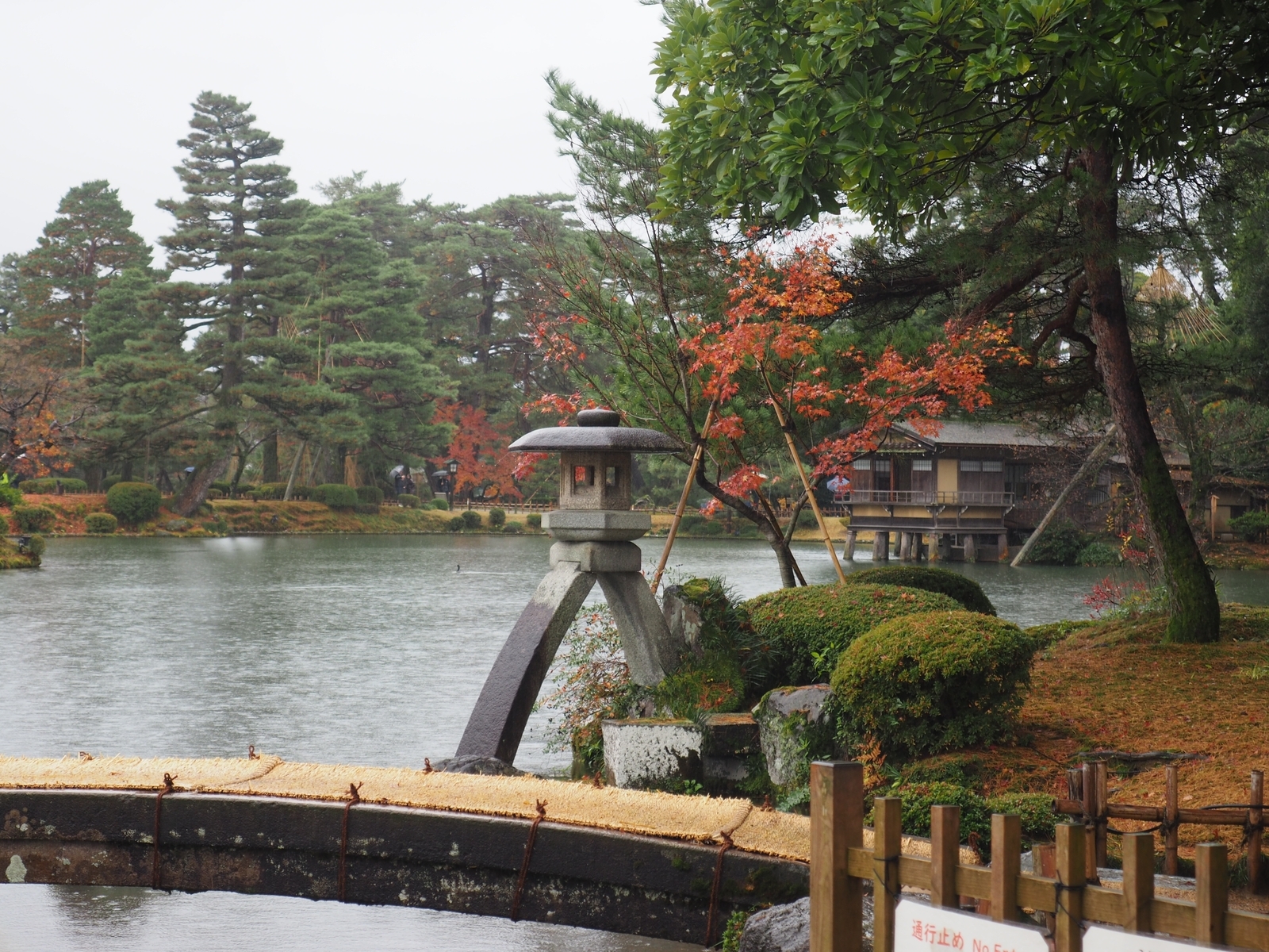 師走の街をあるけば「兼六園」紅葉 - 金沢おもしろ発掘