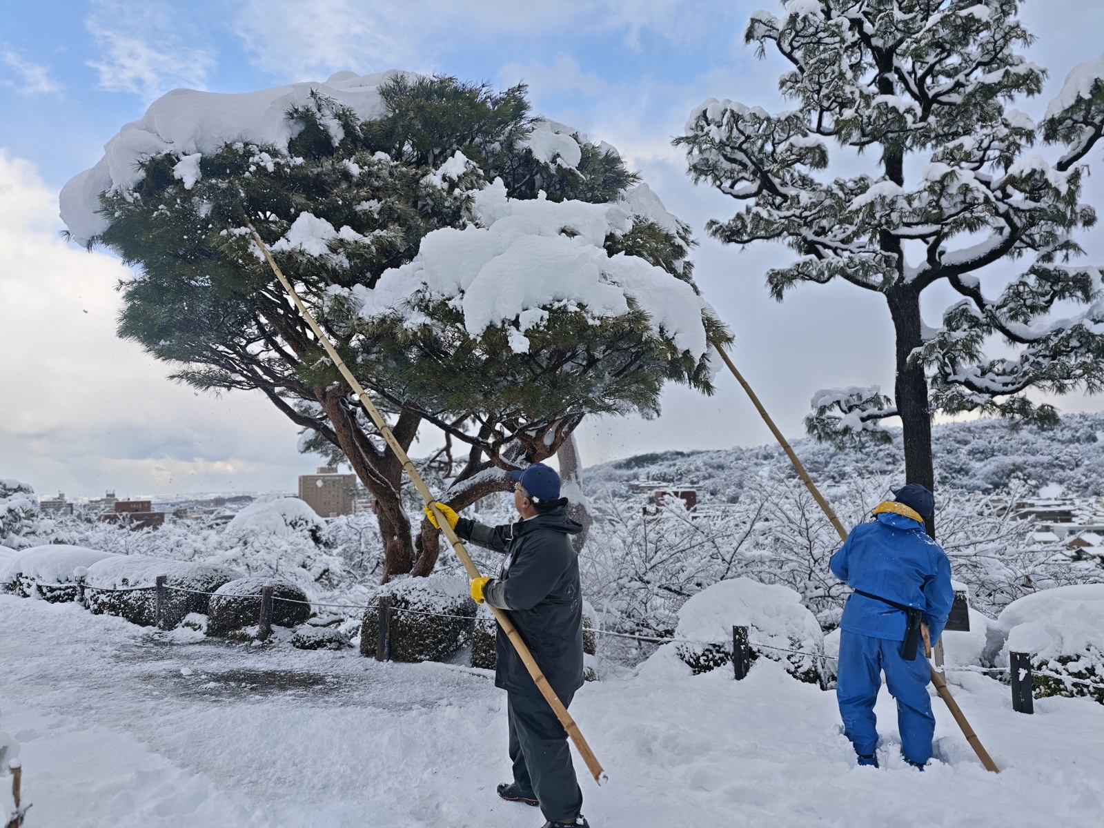 雪の金沢「兼六園」霞ヶ池 - 金沢おもしろ発掘