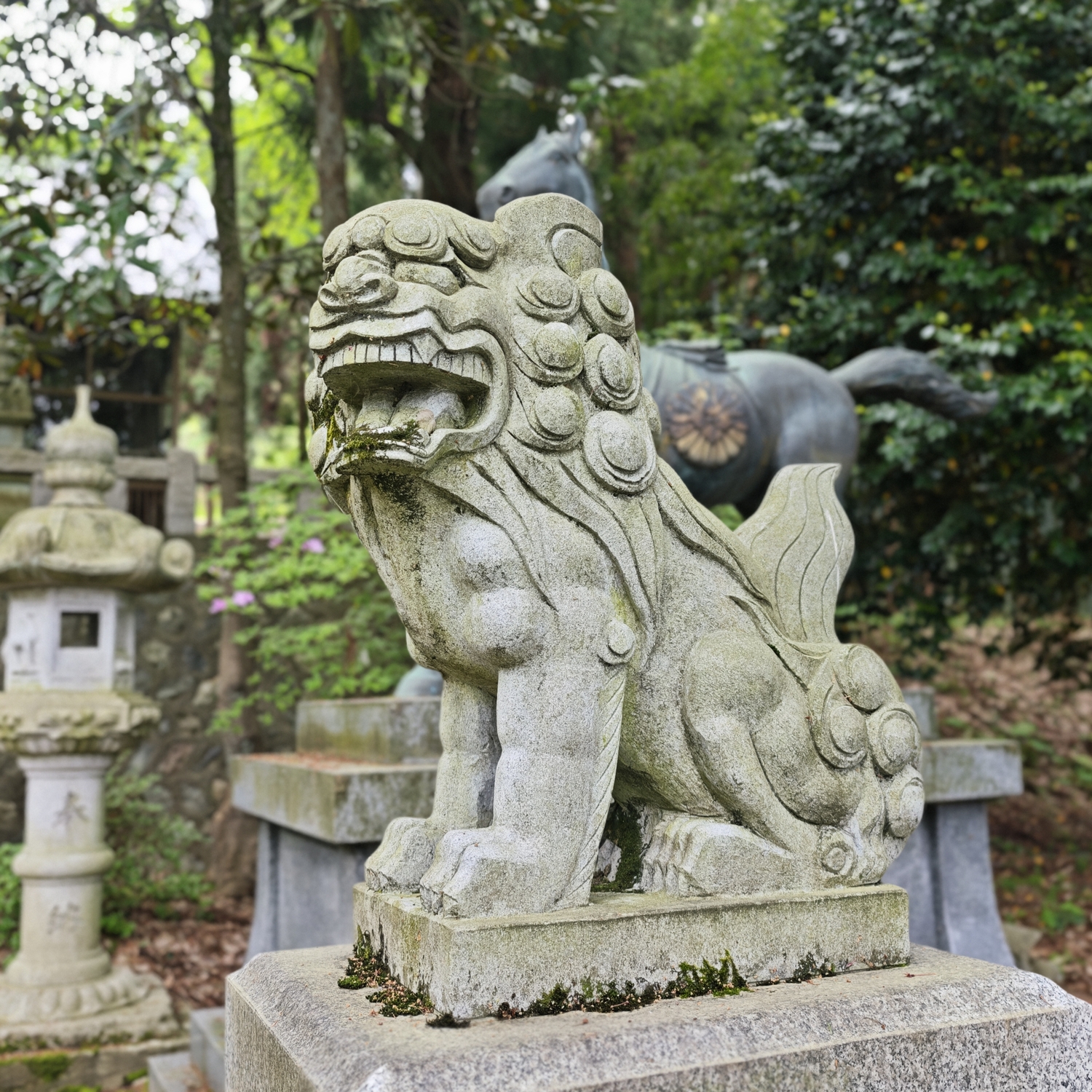 褝ケ峯神社神社「逆さ狛犬」 - 金沢おもしろ発掘