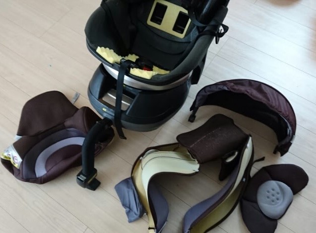 図解 チャイルドシートのカバーの付け方 洗い方 コンビ 共働きシステムエンジニアの子育て奮闘記