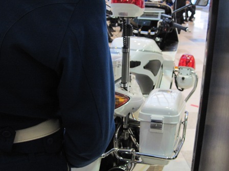 こんな白バイみたことない 青バイだそうです バイク好きおくさんのツーリング日記 その２
