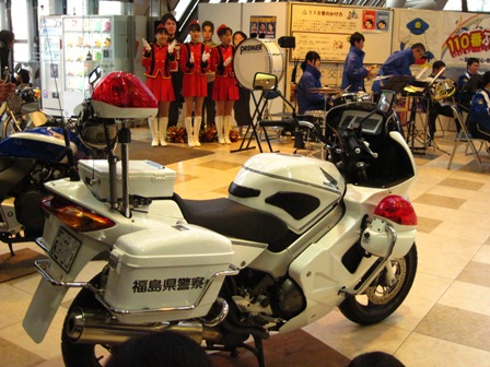 こんな白バイみたことない 青バイだそうです バイク好きおくさんのツーリング日記 その２