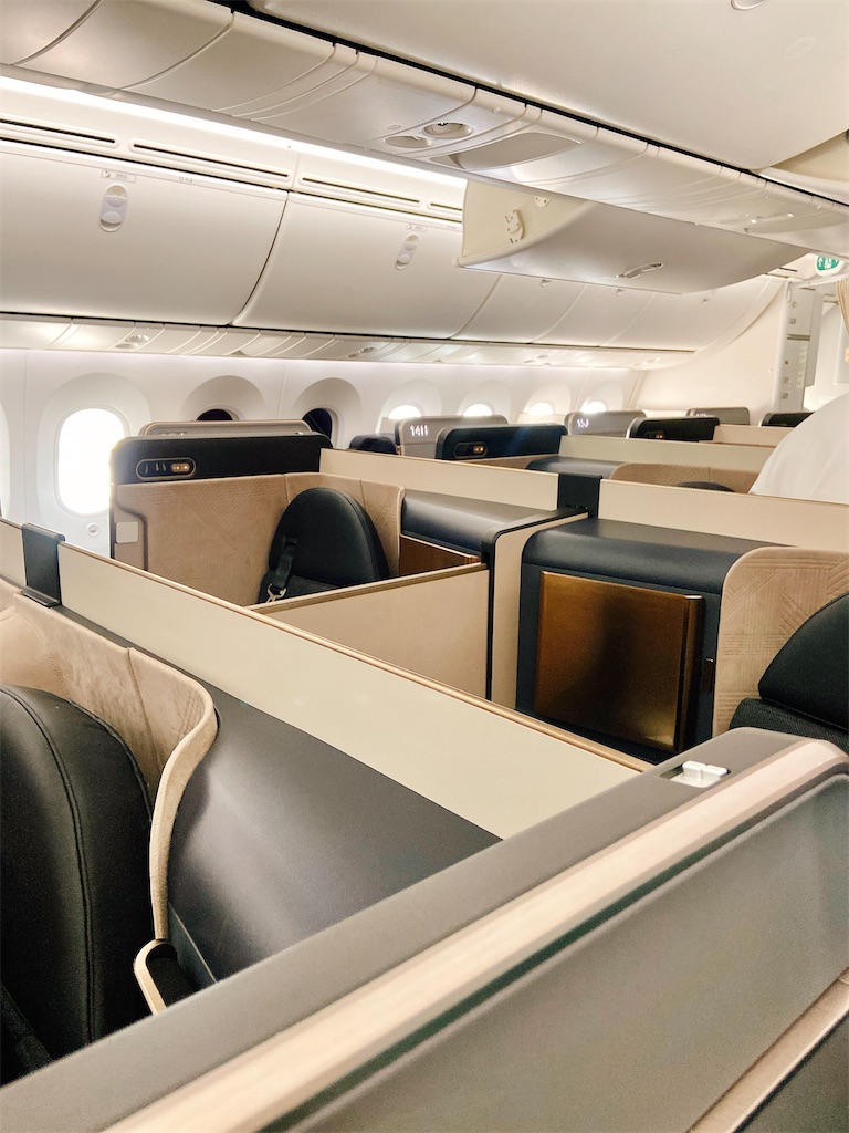 大韓航空ビジネスクラス（プレステージクラス）の広々とした機内全体