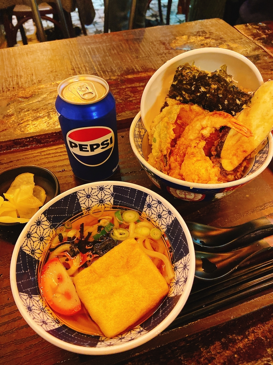 ヨジュプレミアムアウトレット内のtaste villageで食べた天丼とうどんのセット