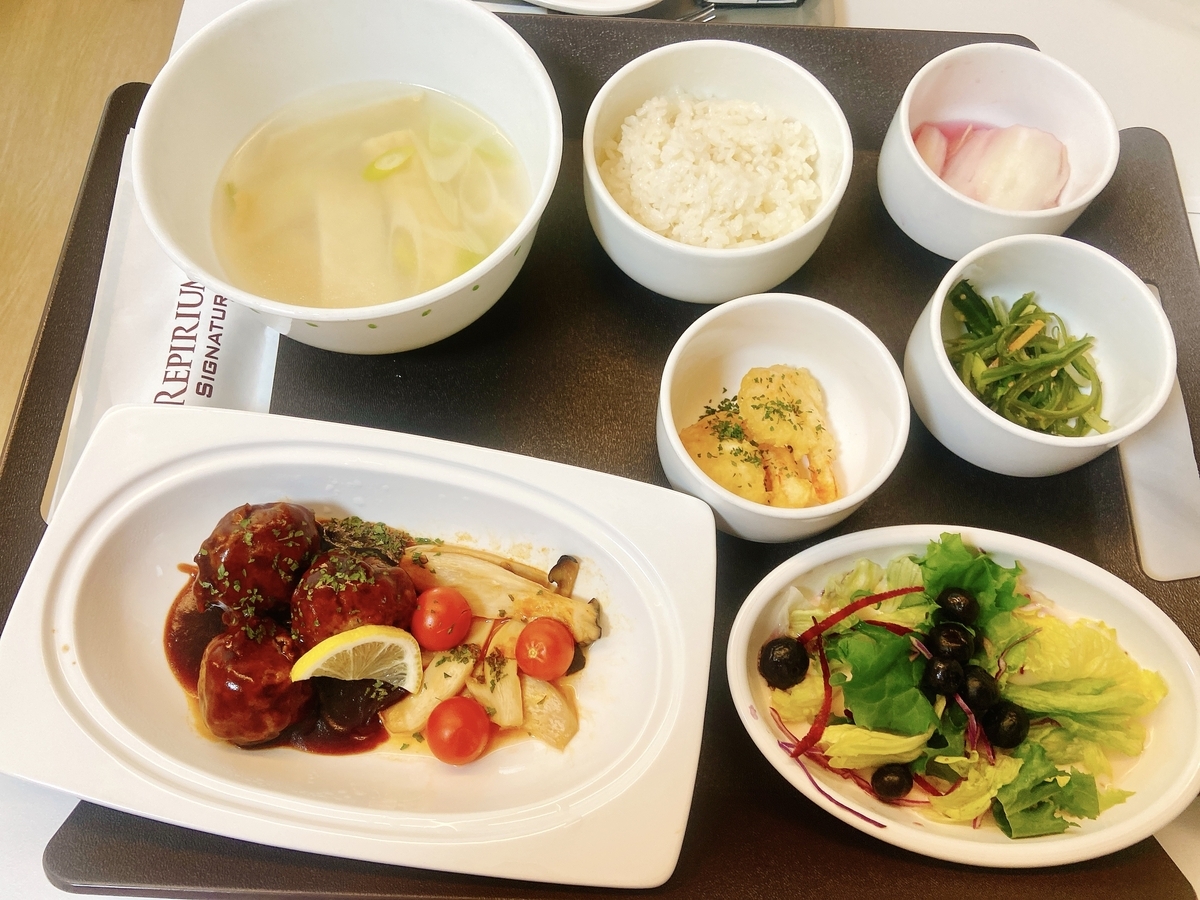 産後調理院での初日の昼食 ミートボールの食事