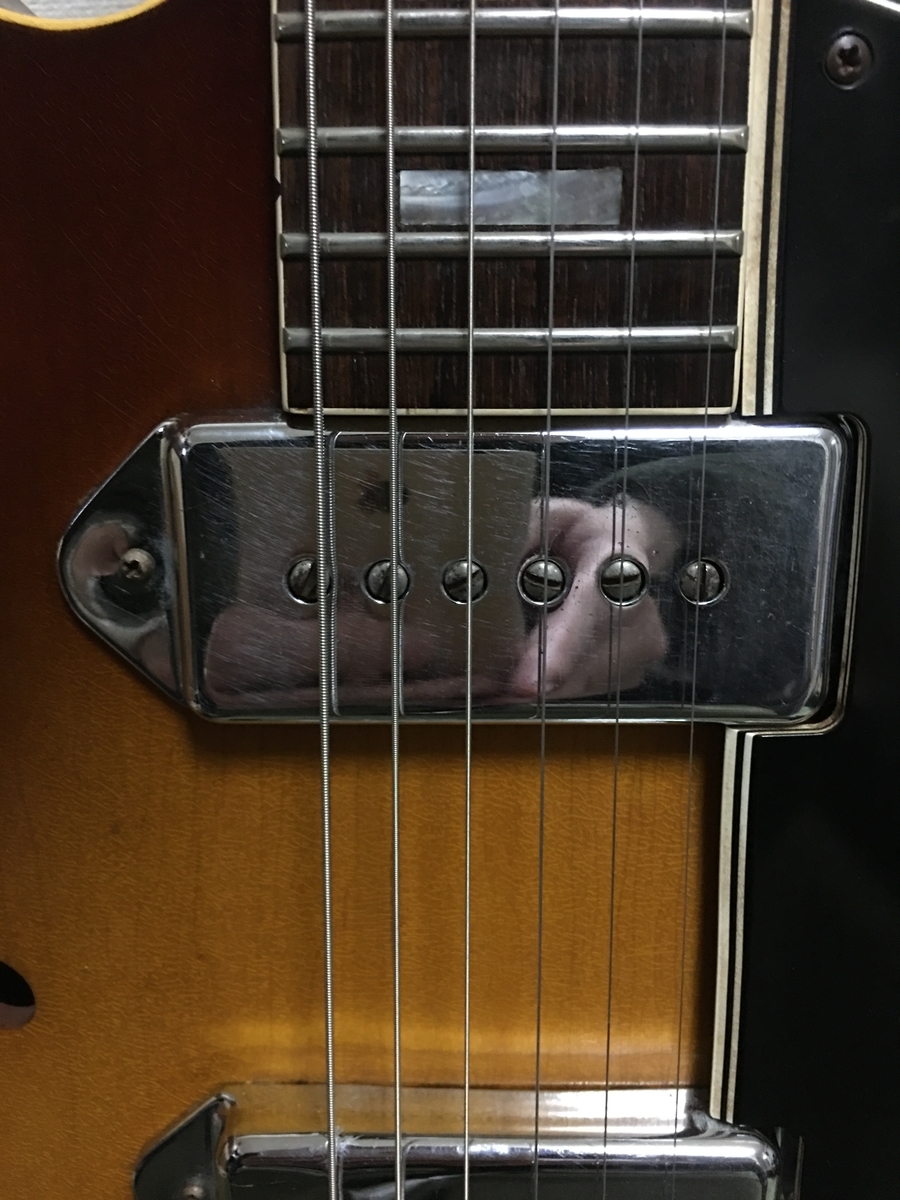 <img src=”gibsones-330vintage.jpg” alt=”GIBSON ES-330ヴィンテージのピックアップ”>