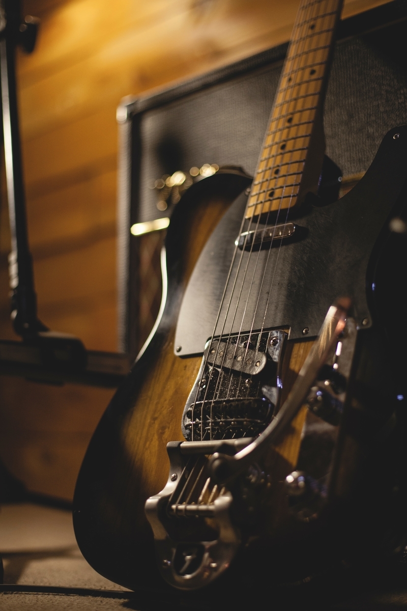 <img src=”vitageguitar.jpg” alt=”ギターのレンジについて”>
