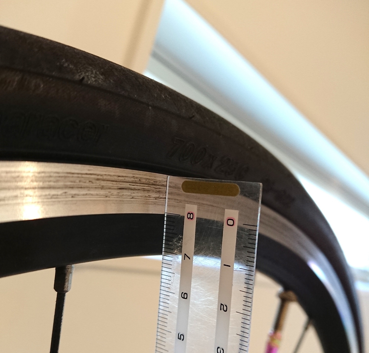 フロントホイールのリム面の摩耗具合