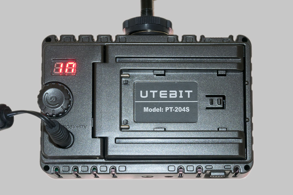 UTEBIT PT-204S LEDビデオライト バッテリー２本、充電器付き 71qTyghMaqL._UF1000,1000_QL80_.jpg