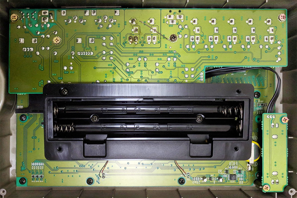 ZOOM RT-323の中身と電池交換 - 記憶は人なり