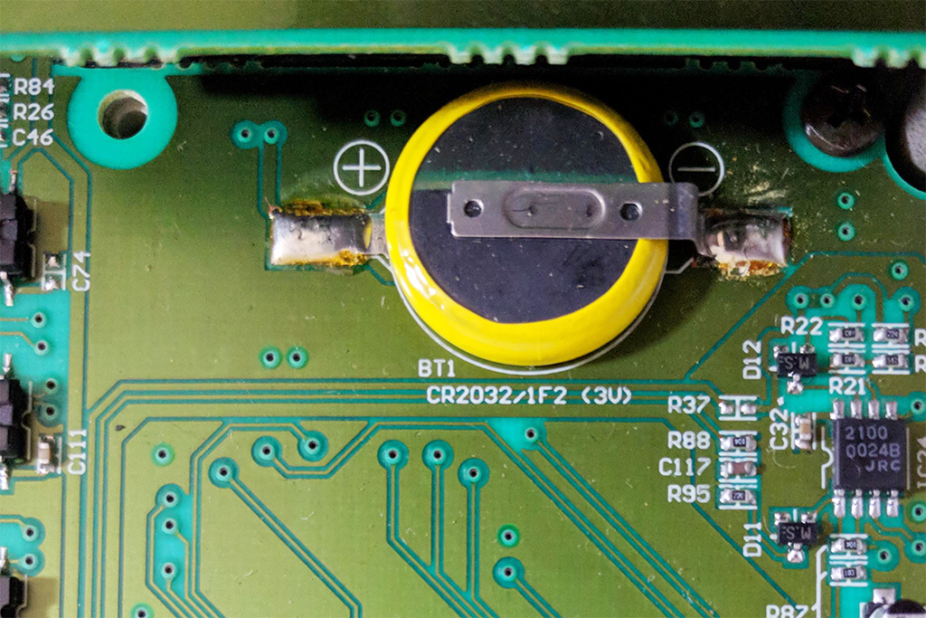 ZOOM RT-323の中身と電池交換 - 記憶は人なり
