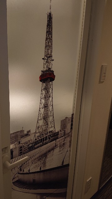 red_planet_hotel_bathroom_entrance