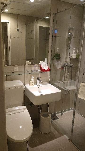 red_planet_hotel_toilet