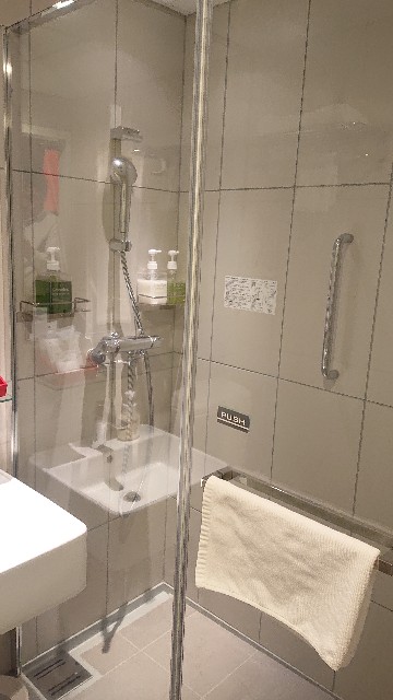 red_planet_hotel_shower