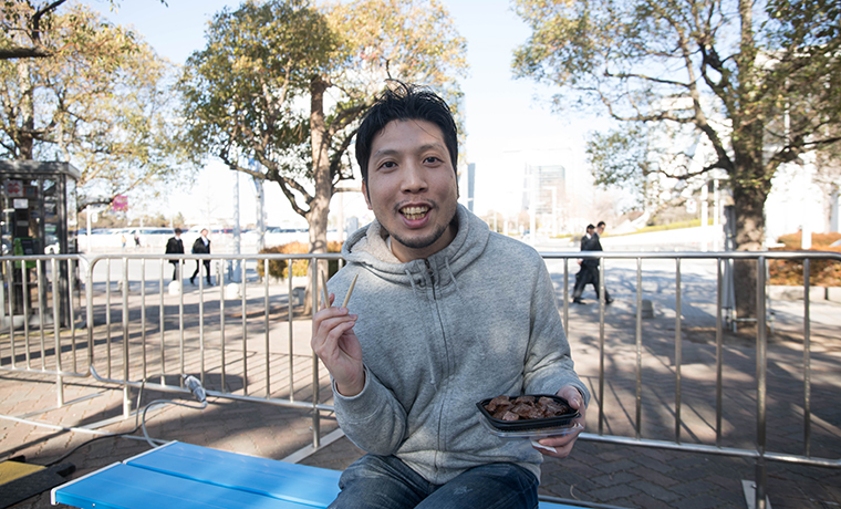 f:id:kaelife_editor1:20190111172959j:plain ミートサロンでお肉を食べる紳さんです。