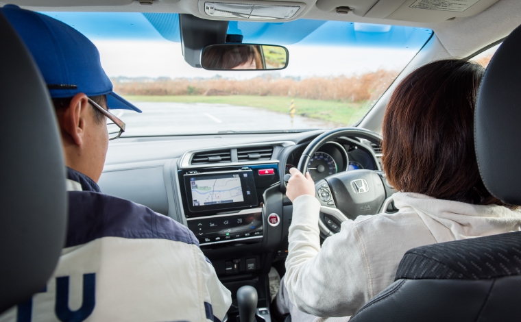 誰でもスムーズに縦列駐車できるコツとツールとは ペーパードライバーが挑戦してみた カエライフ クルマとカスタムで暮らしをカエるーcustom Enjoy Life