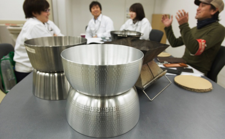 ダッチオーブンで焚き火を作ります