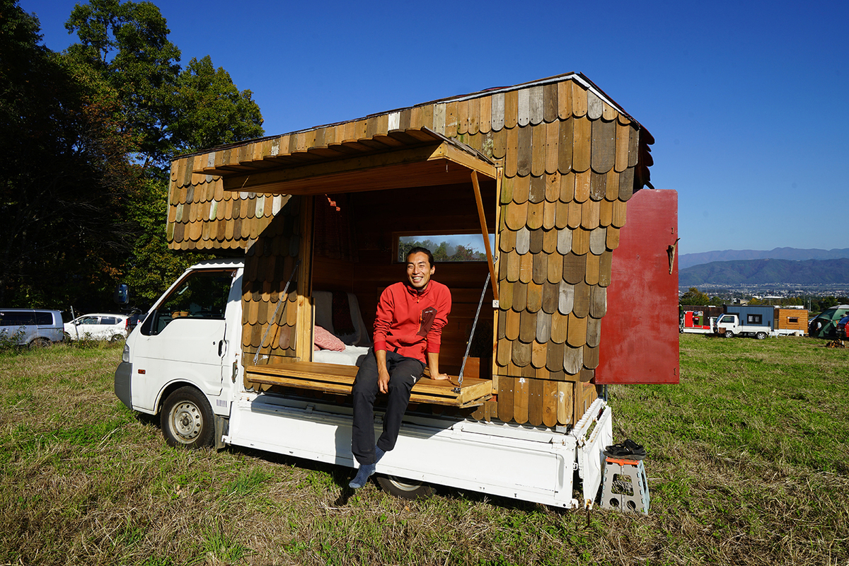 赤井成彰さんと愛車