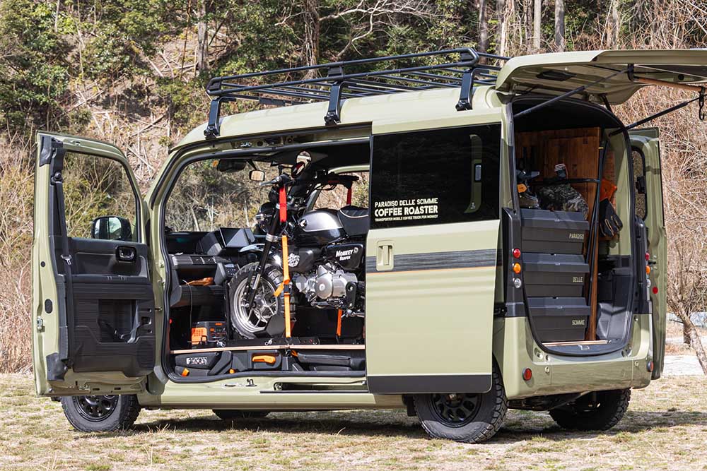 モンキー125とキャンプ道具を満載したN-VAN