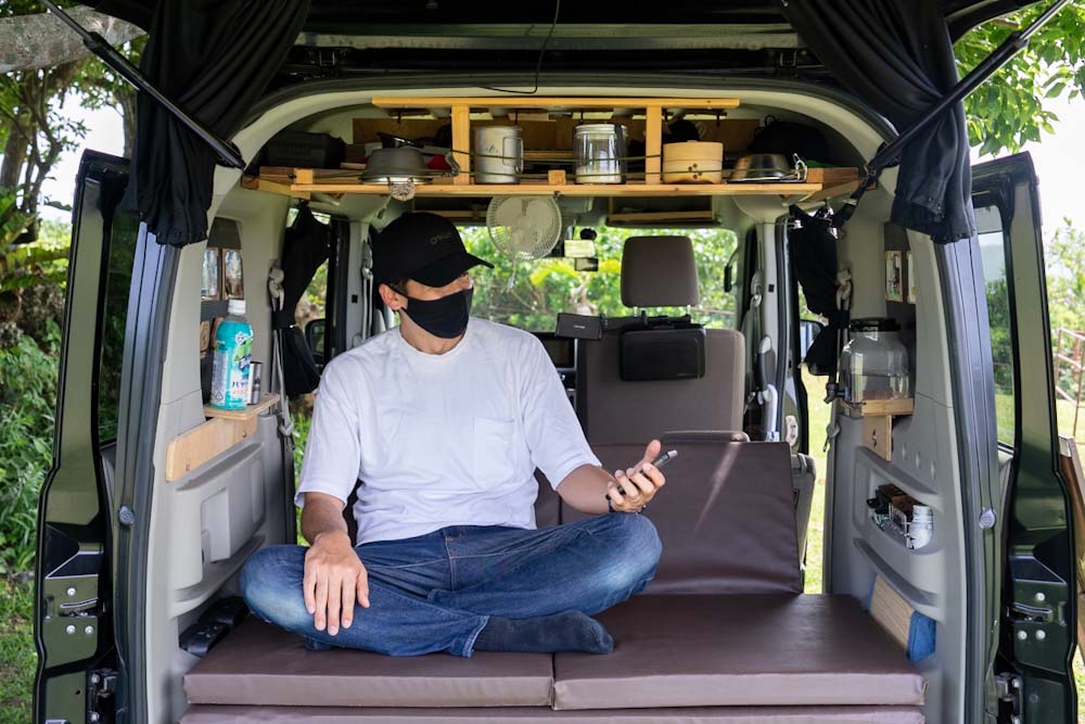 後ろ向きソファにも変形するフルフラットマット