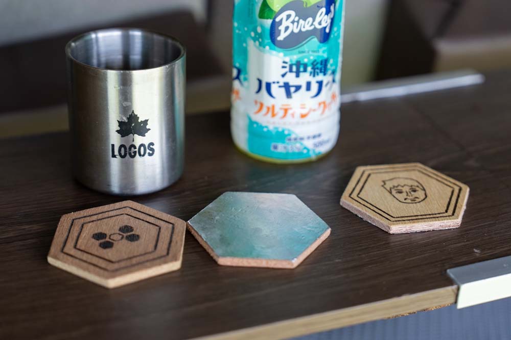 自作コースターの背面は耐熱仕様