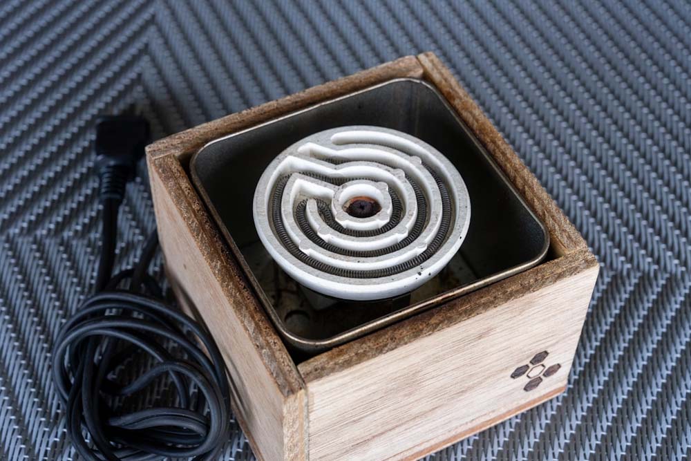 リサイクルショップで見つけてきた電熱コンロを改造した自作ストーブ