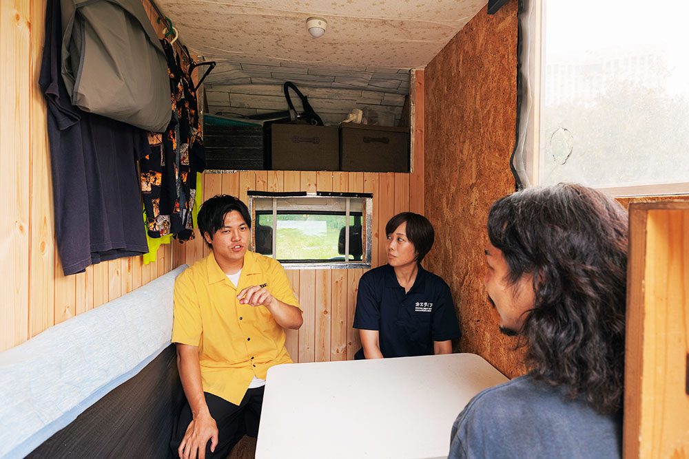 軽トラキャンピングカーの内部