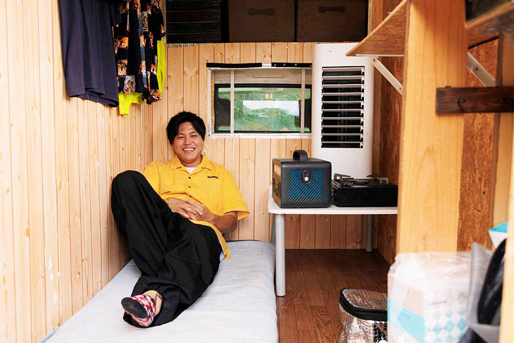 売れるまで続けます！ 軽トラ住みます芸人・はっしーはっぴーが語る車中泊生活 カエライフ ～ クルマとカスタムで暮らしをカエるーcustom 