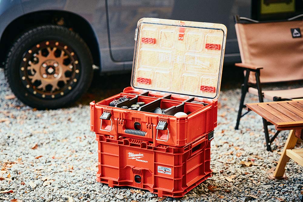 ふたを開いた状態のMilwaukee(ミルウォーキー)のコンテナ