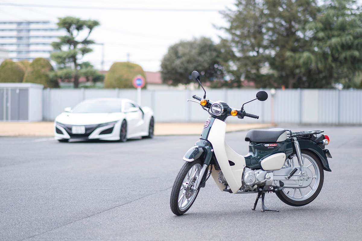 ホンダの誇るスーパーカーとスーパーカブを比べてみたら、意外な共通点 